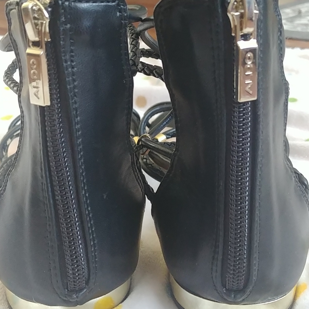 Sandles - Picture 3 of 3